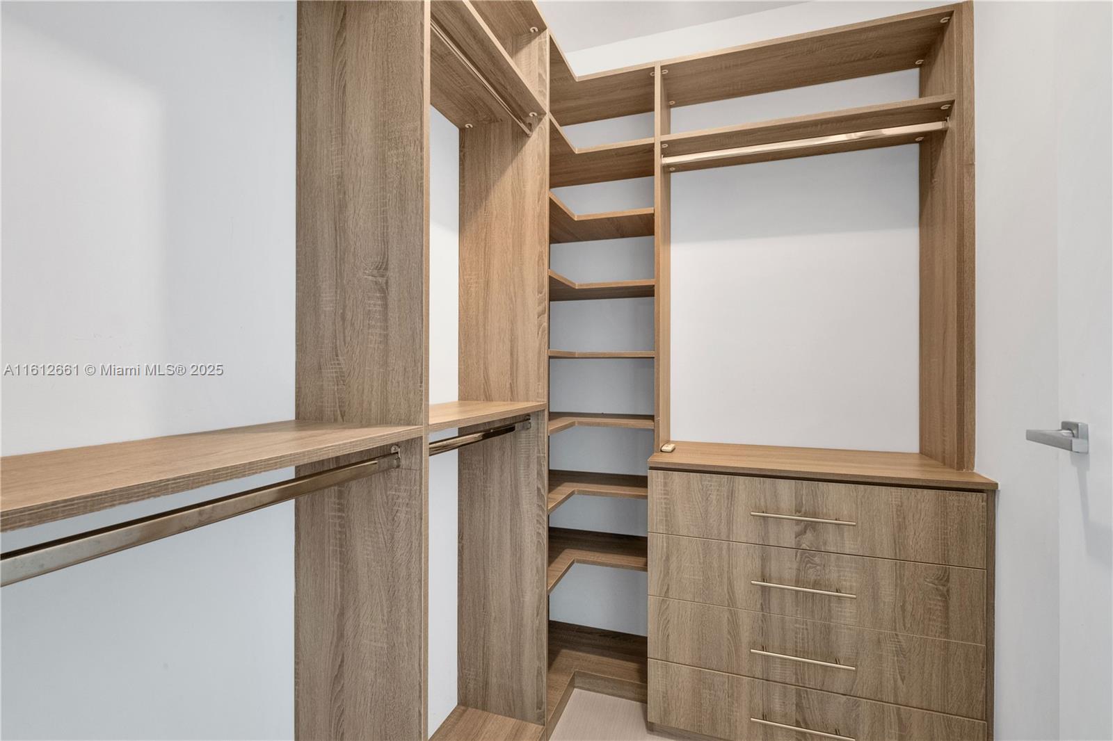 ECHO CONDO AVENTURA - Residential