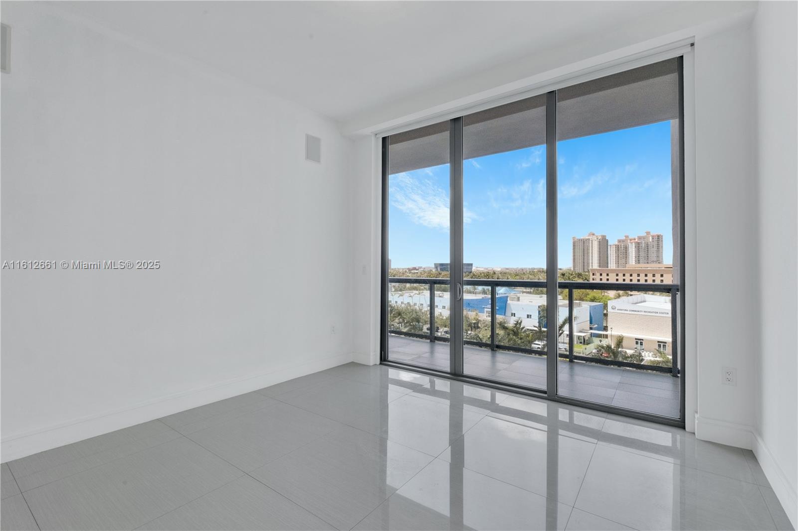 ECHO CONDO AVENTURA - Residential