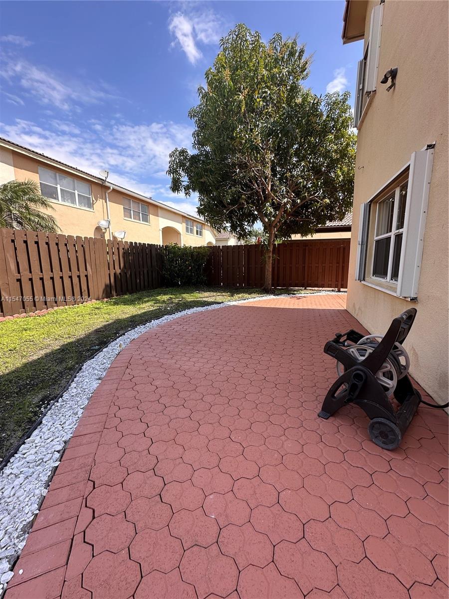 DORAL LANDINGS EAST - Residential Lease