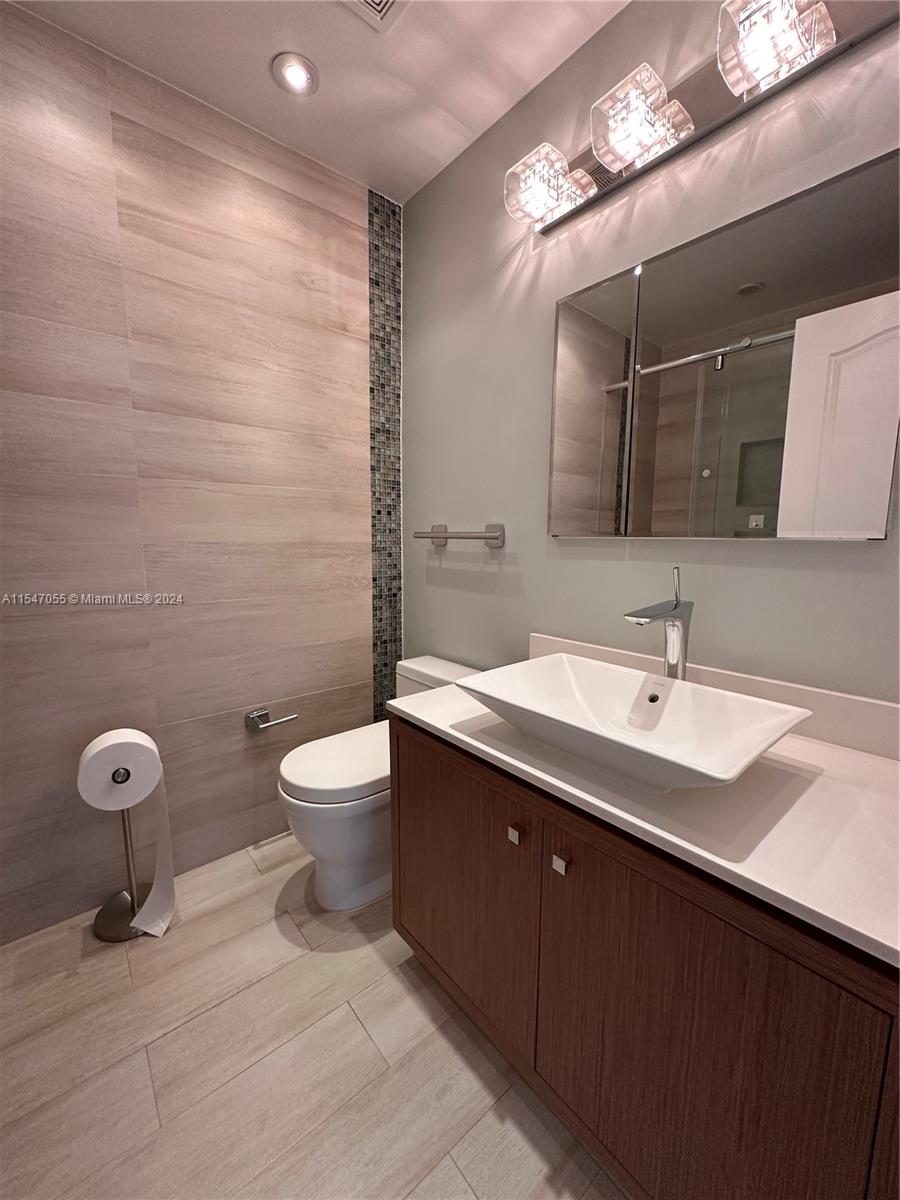 DORAL LANDINGS EAST - Residential Lease