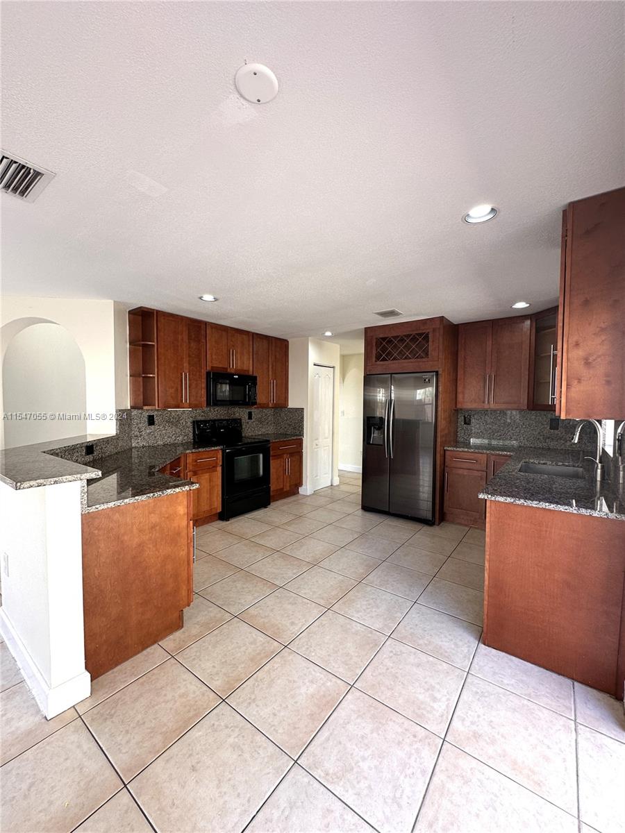 DORAL LANDINGS EAST - Residential Lease