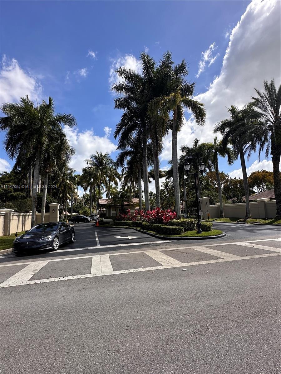 DORAL LANDINGS EAST - Residential Lease
