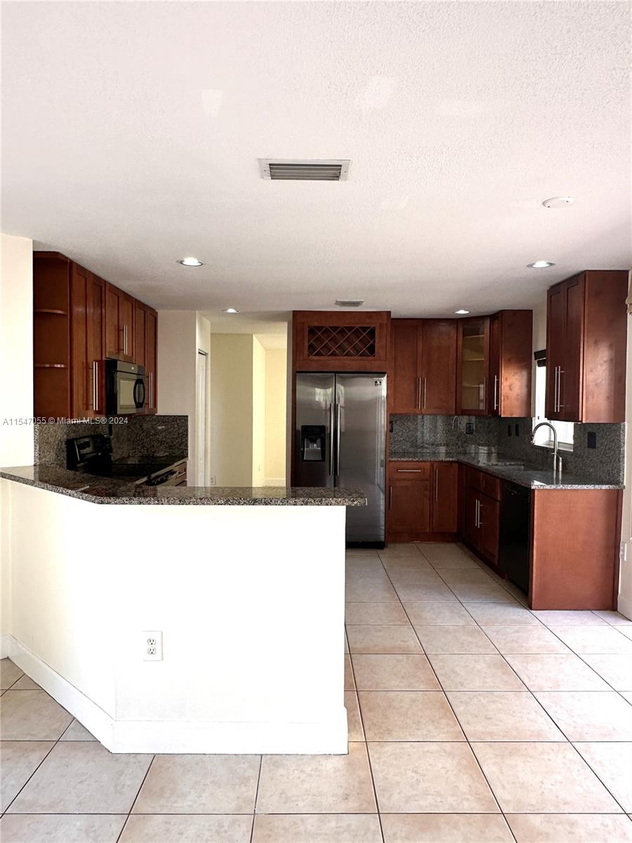 DORAL LANDINGS EAST - Residential Lease