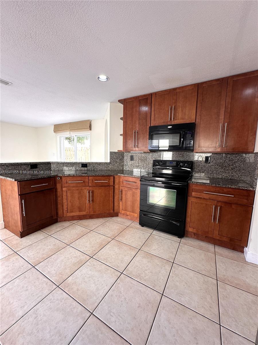 DORAL LANDINGS EAST - Residential Lease