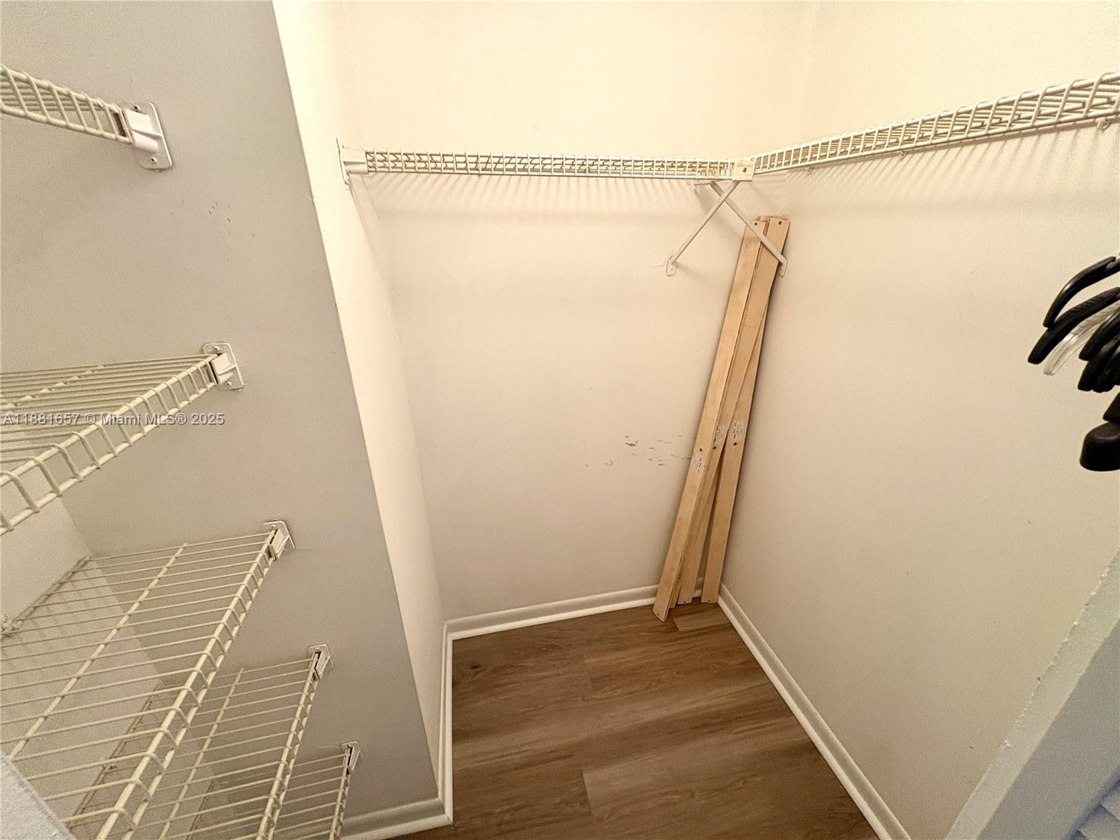 SOMERSET AT LAUDERDALE LA - Residential Lease