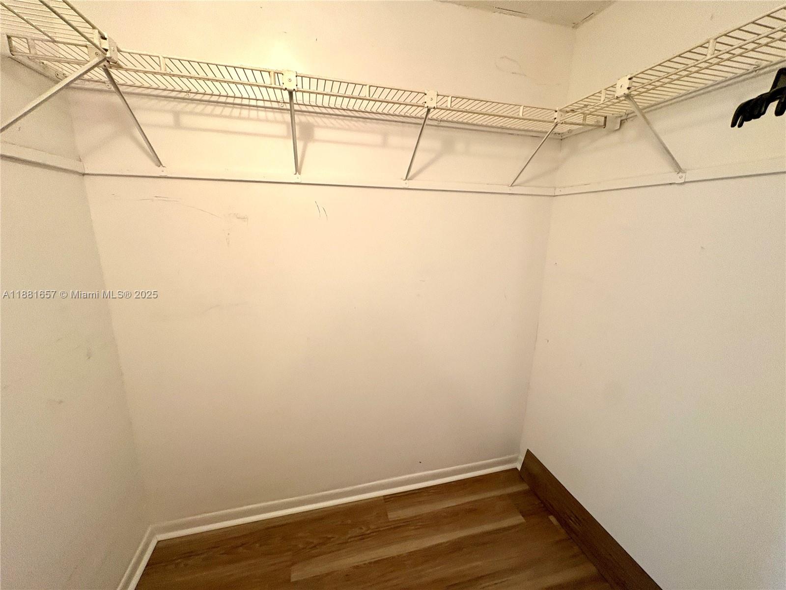 SOMERSET AT LAUDERDALE LA - Residential Lease