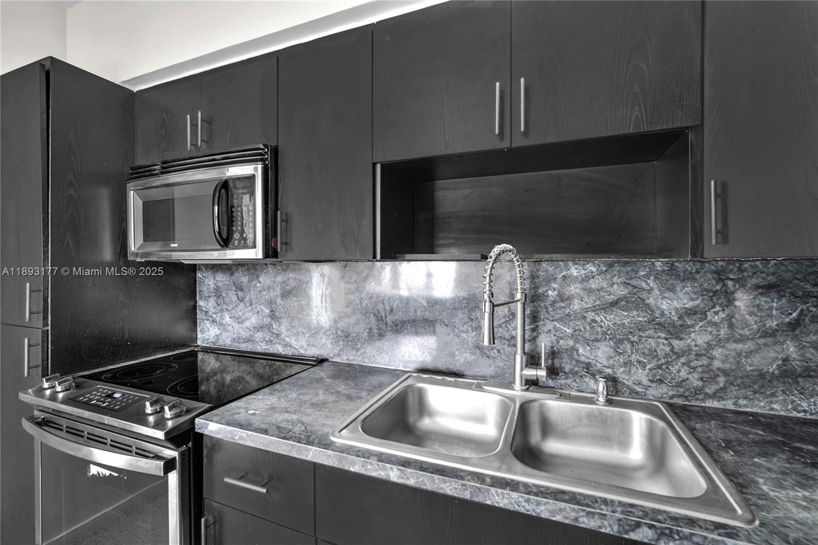 FULFORD BY THE SEA SEC J - Residential Lease