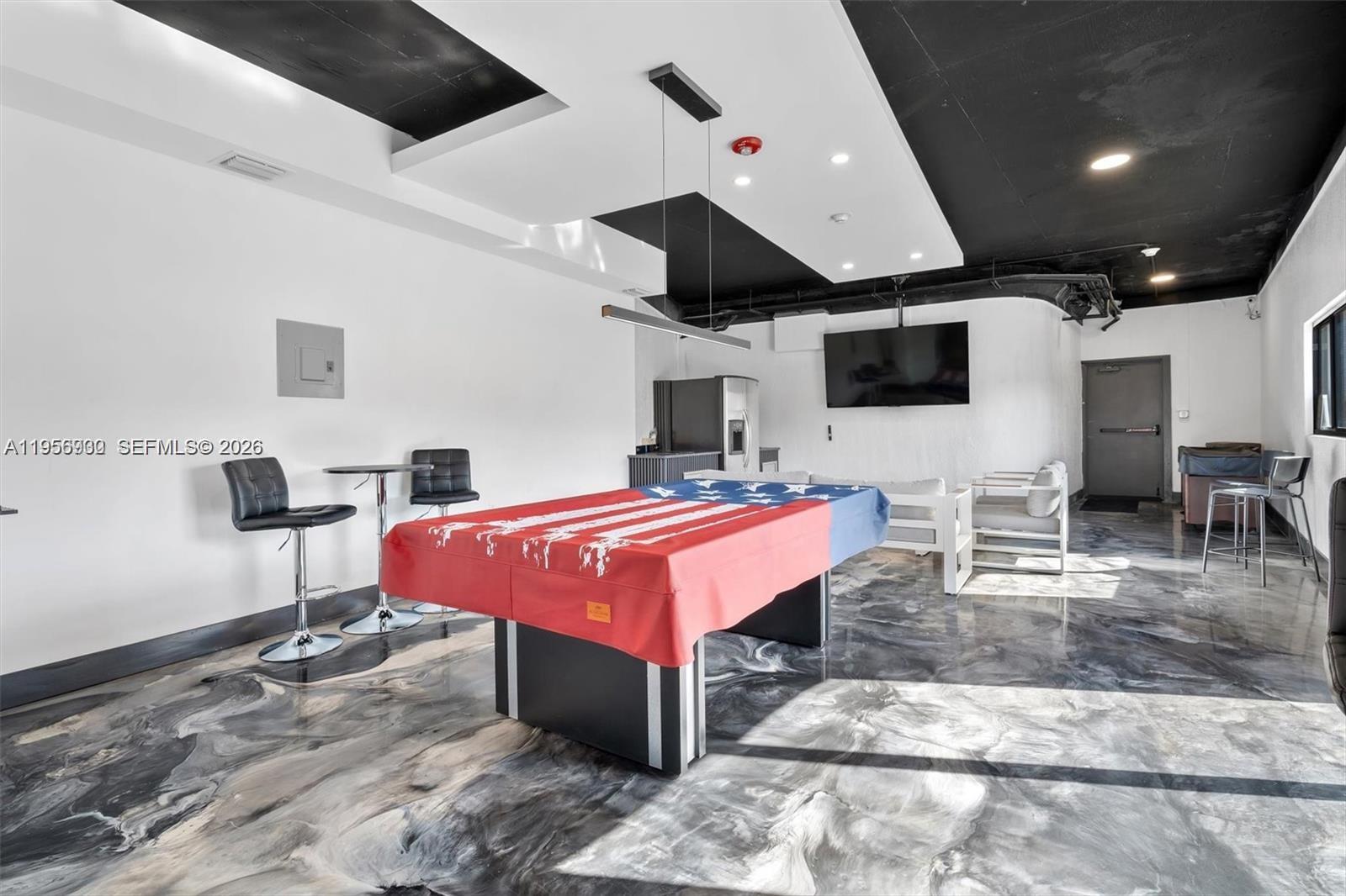 PELICAN LANDING CONDO - Residential Lease