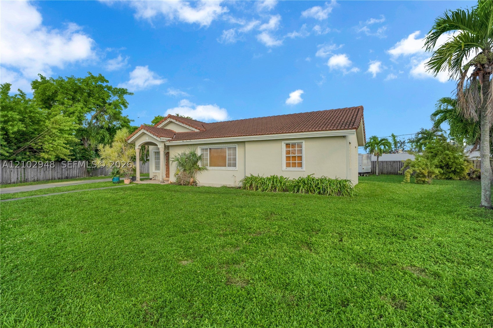 11525 SW 49th Ter