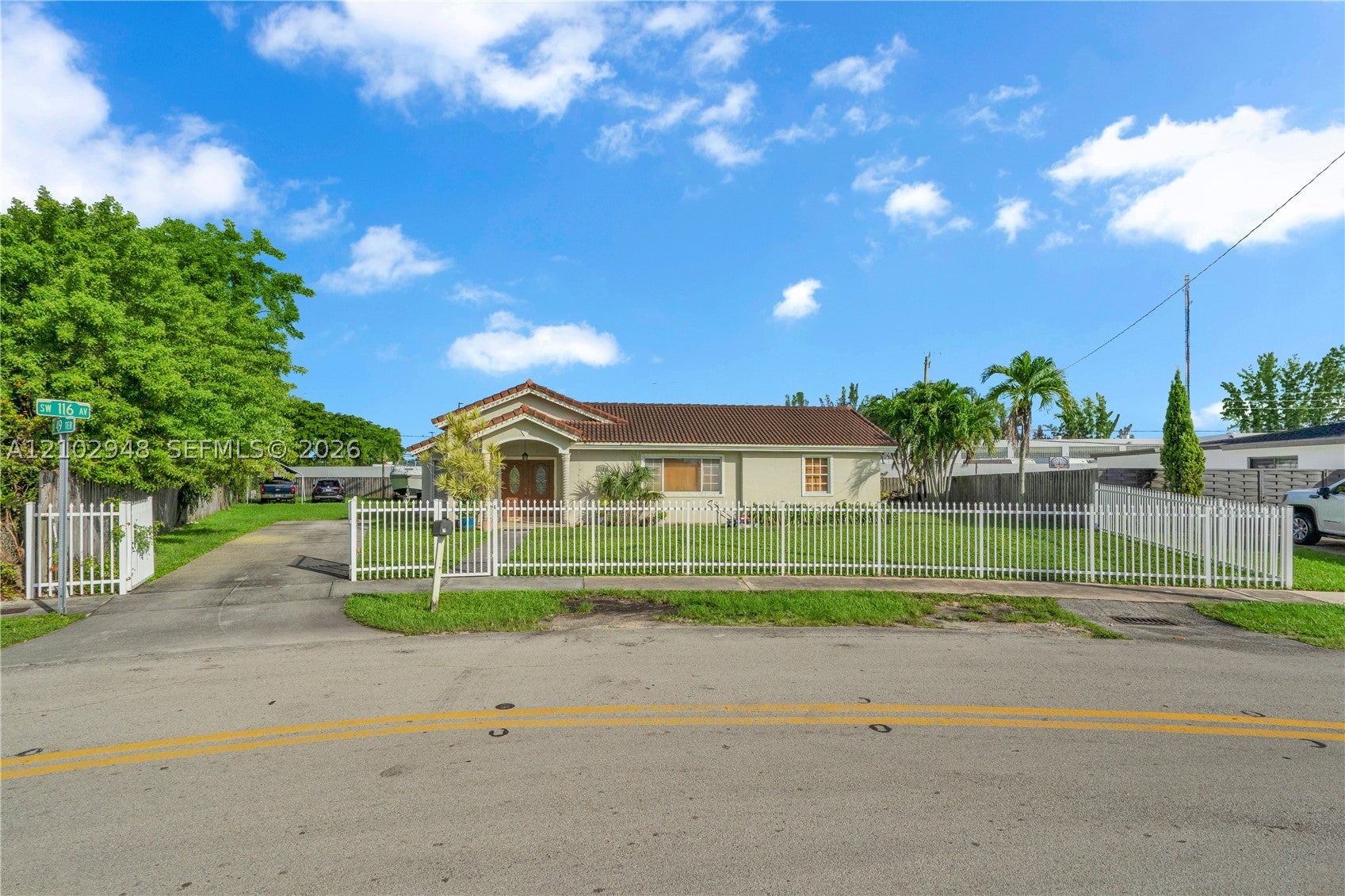 11525 SW 49th Ter