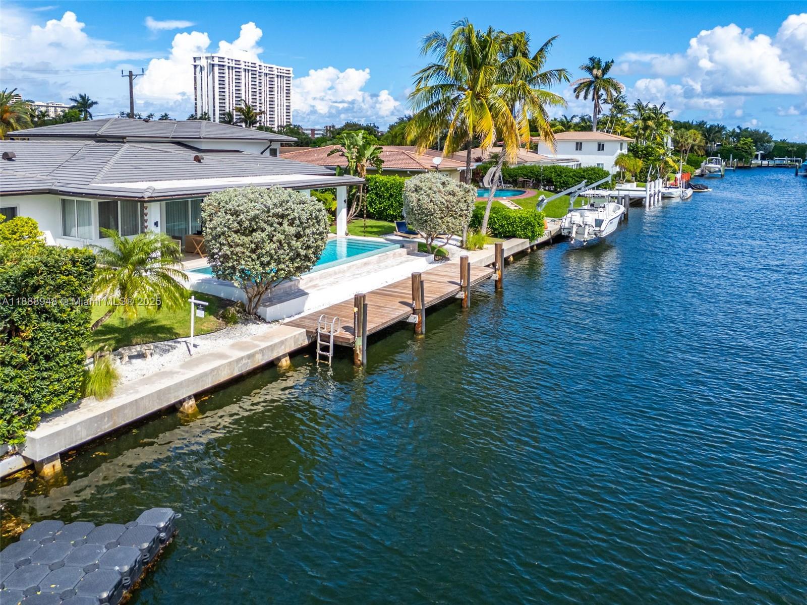 REPLAT MIAMI SHORES BAY - Residential