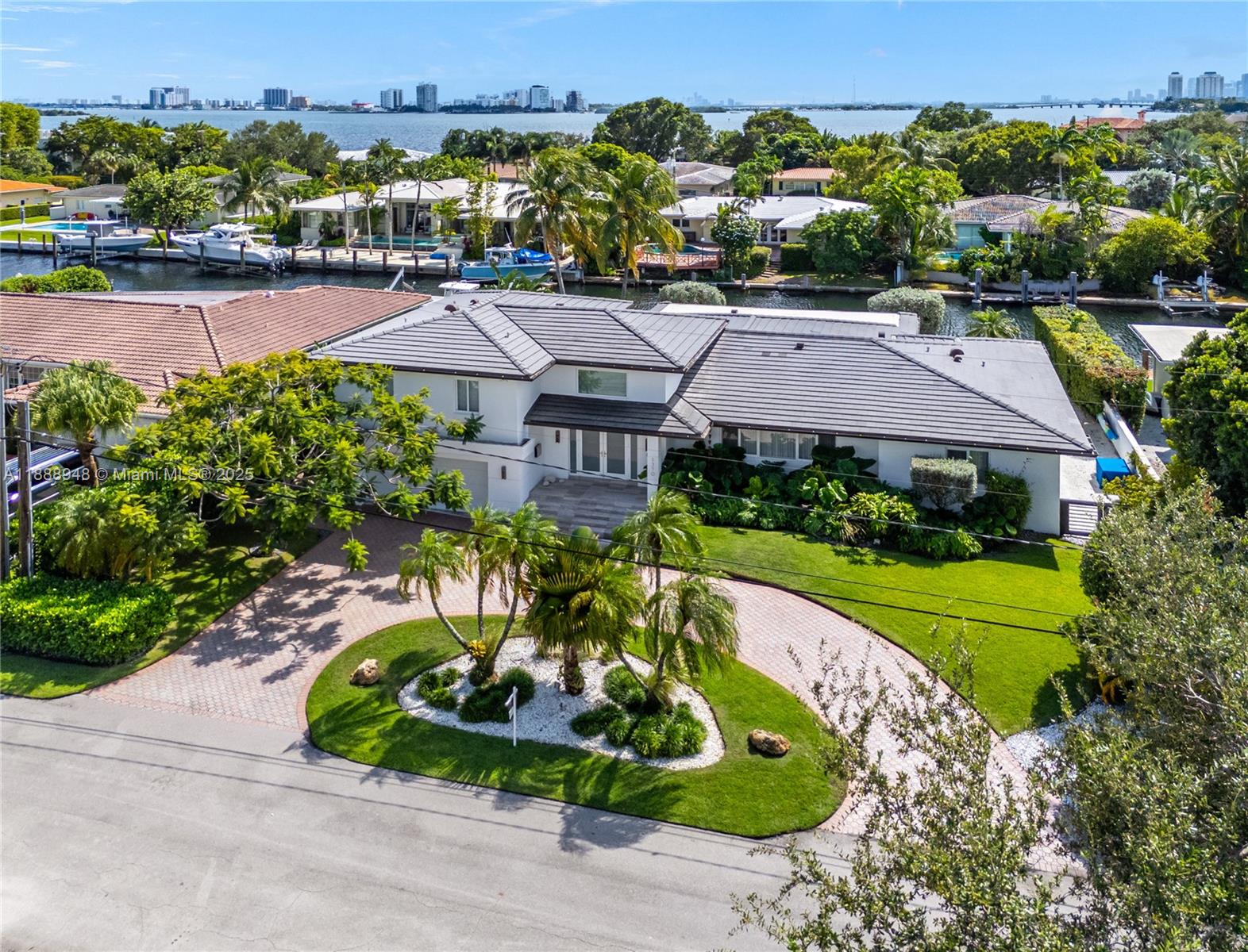 View photos, virtual tours, details... 1370 NE 103rd St