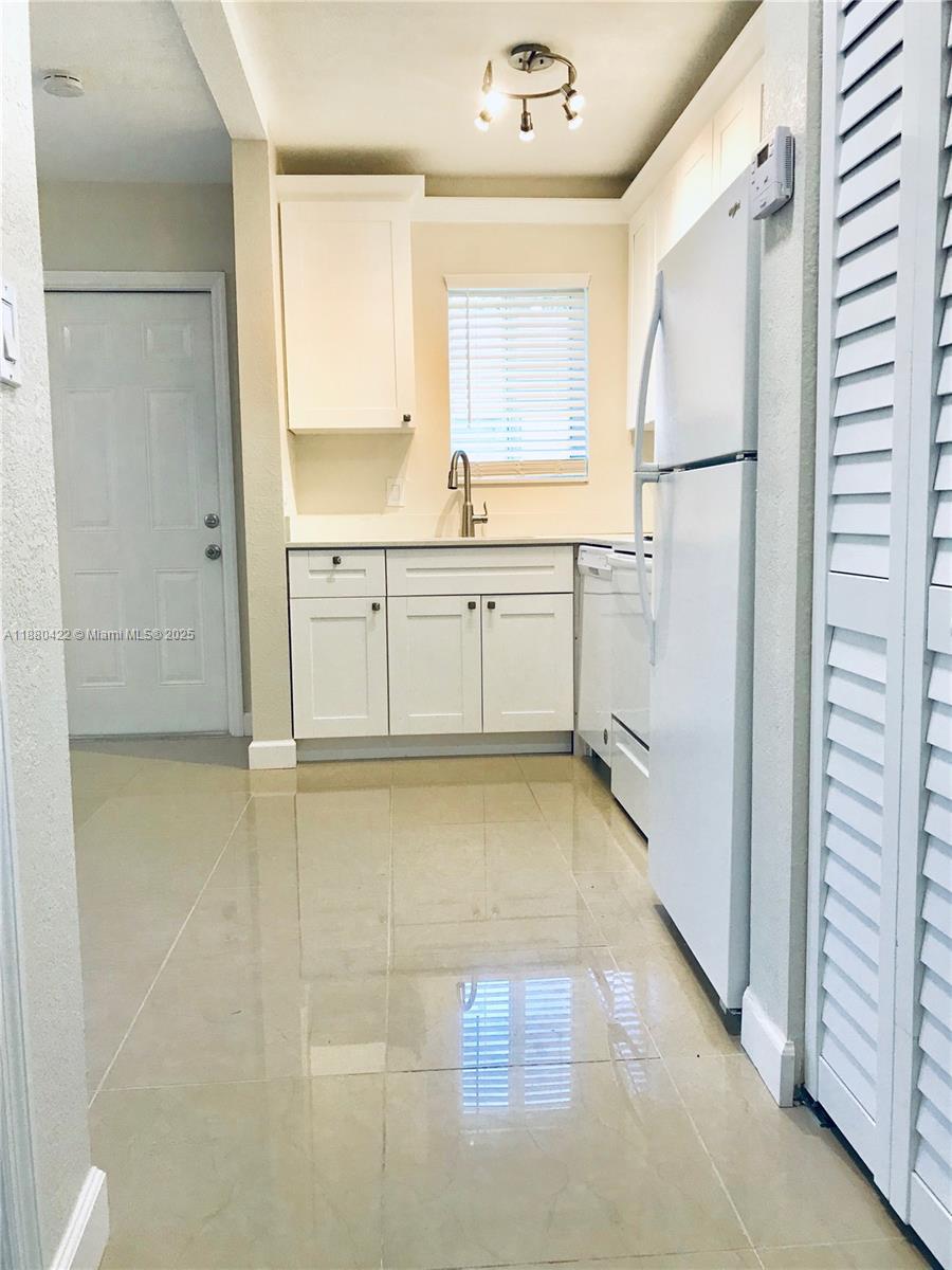 HOLLYWOOD SOUTH SIDE ADD - Residential Lease