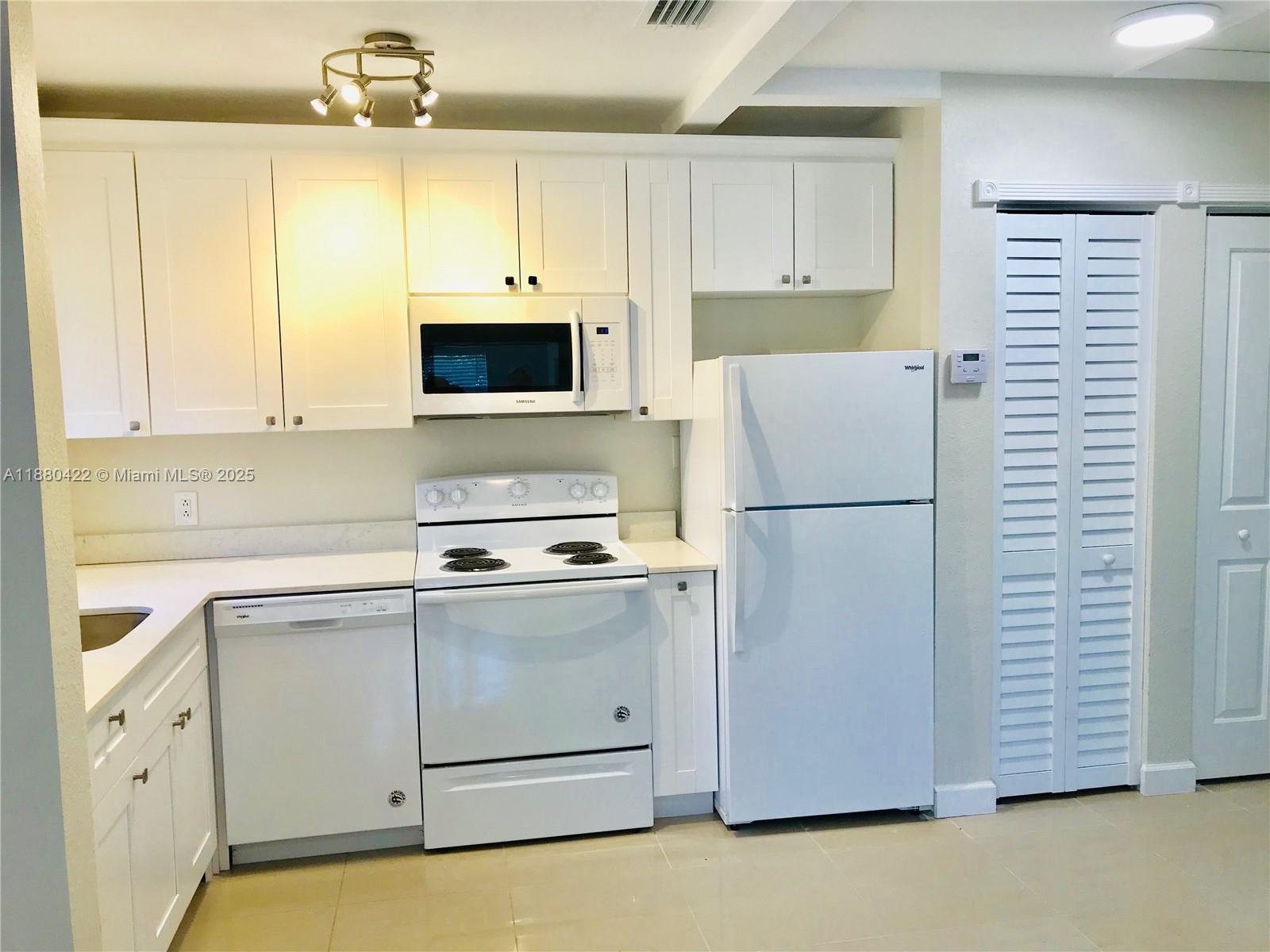 HOLLYWOOD SOUTH SIDE ADD - Residential Lease