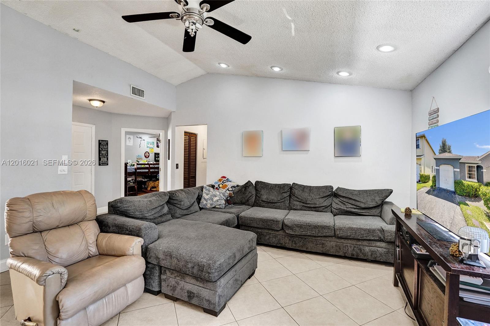 PEMBROKE LAKES SECTION EI - Residential