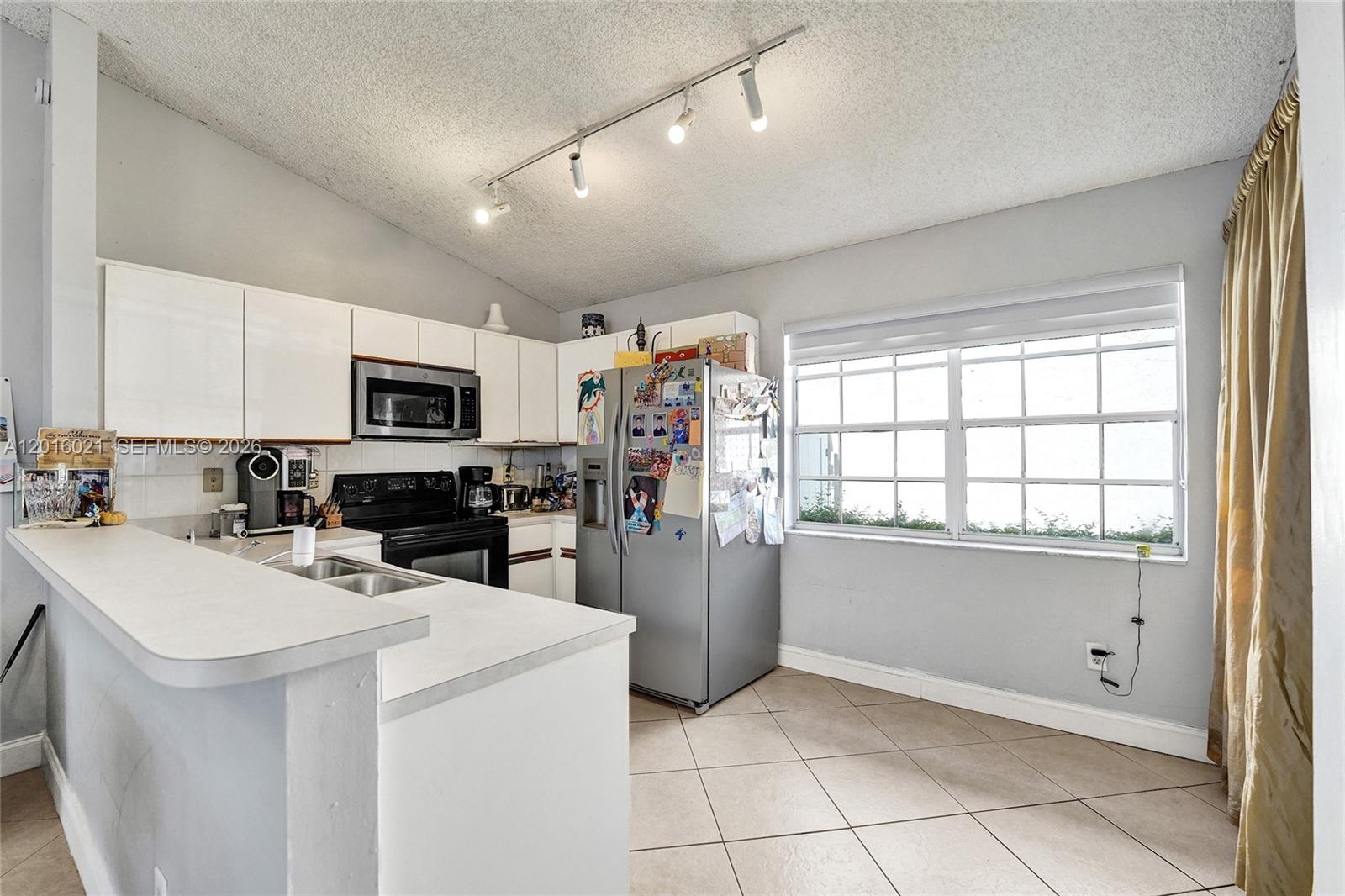 PEMBROKE LAKES SECTION EI - Residential