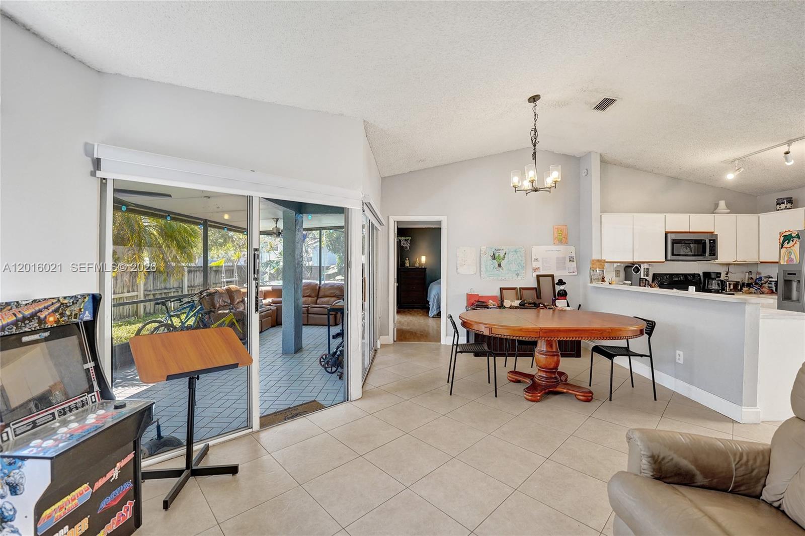PEMBROKE LAKES SECTION EI - Residential