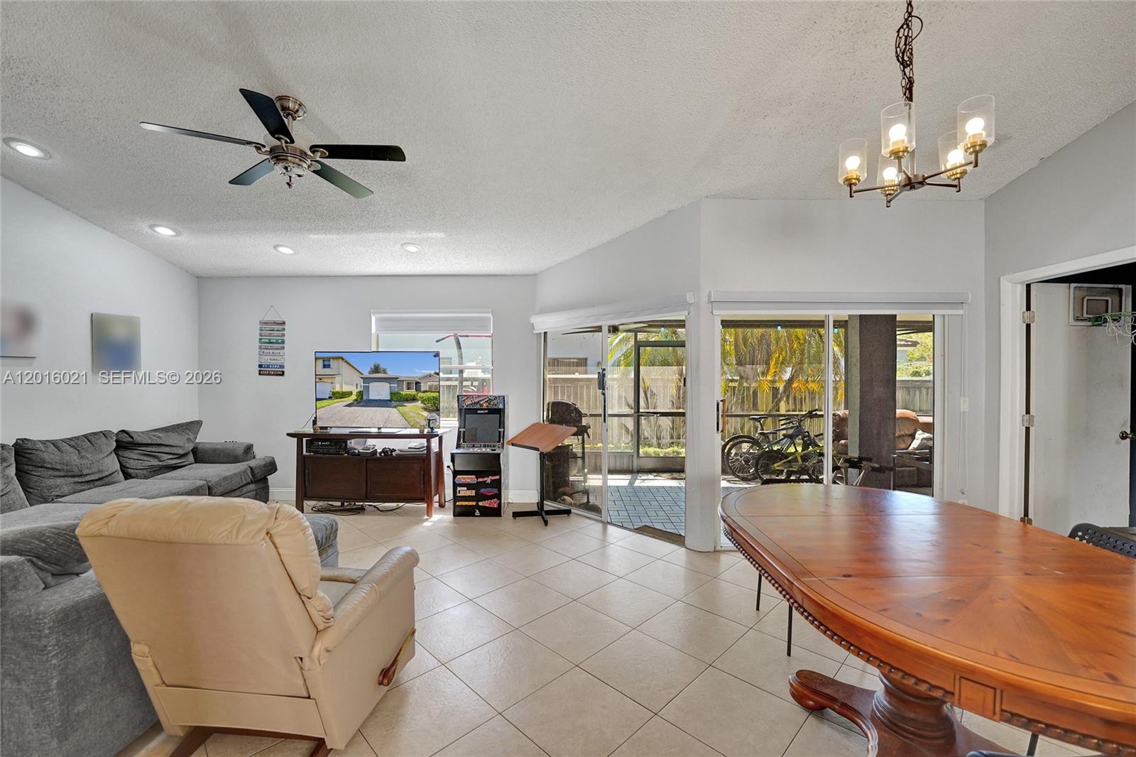 PEMBROKE LAKES SECTION EI - Residential