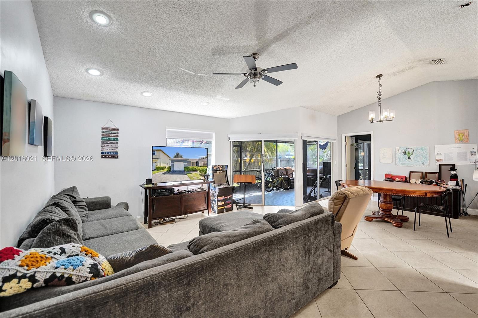 PEMBROKE LAKES SECTION EI - Residential