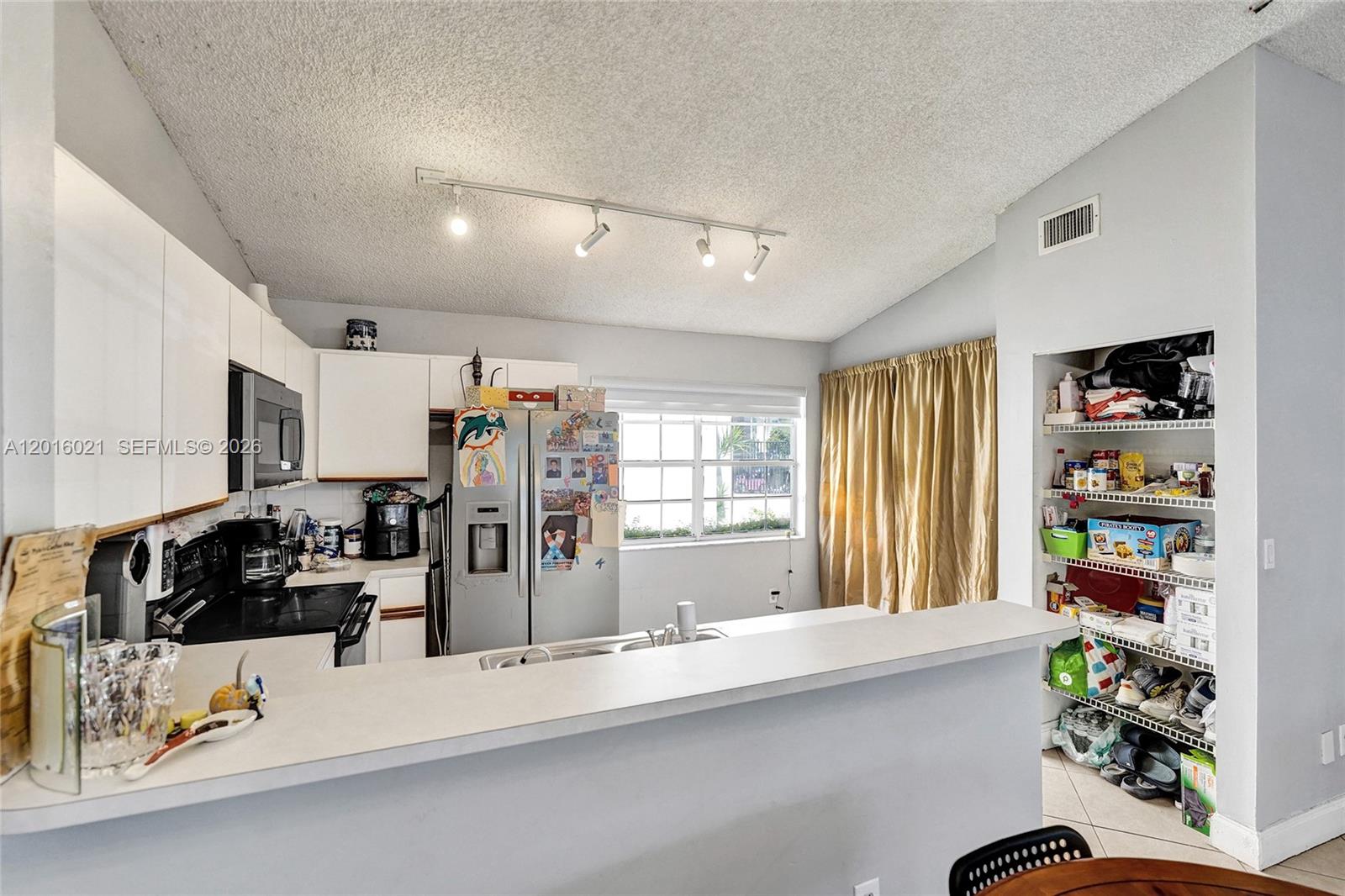 PEMBROKE LAKES SECTION EI - Residential