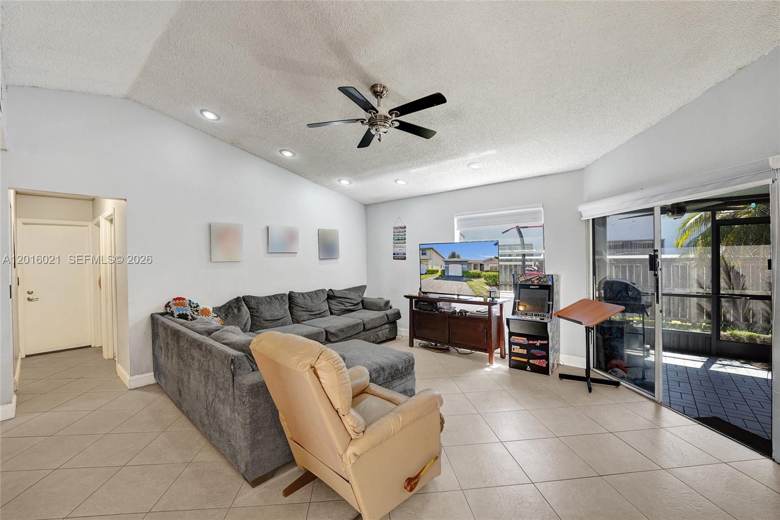 PEMBROKE LAKES SECTION EI - Residential