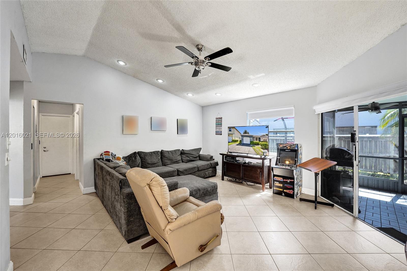 PEMBROKE LAKES SECTION EI - Residential