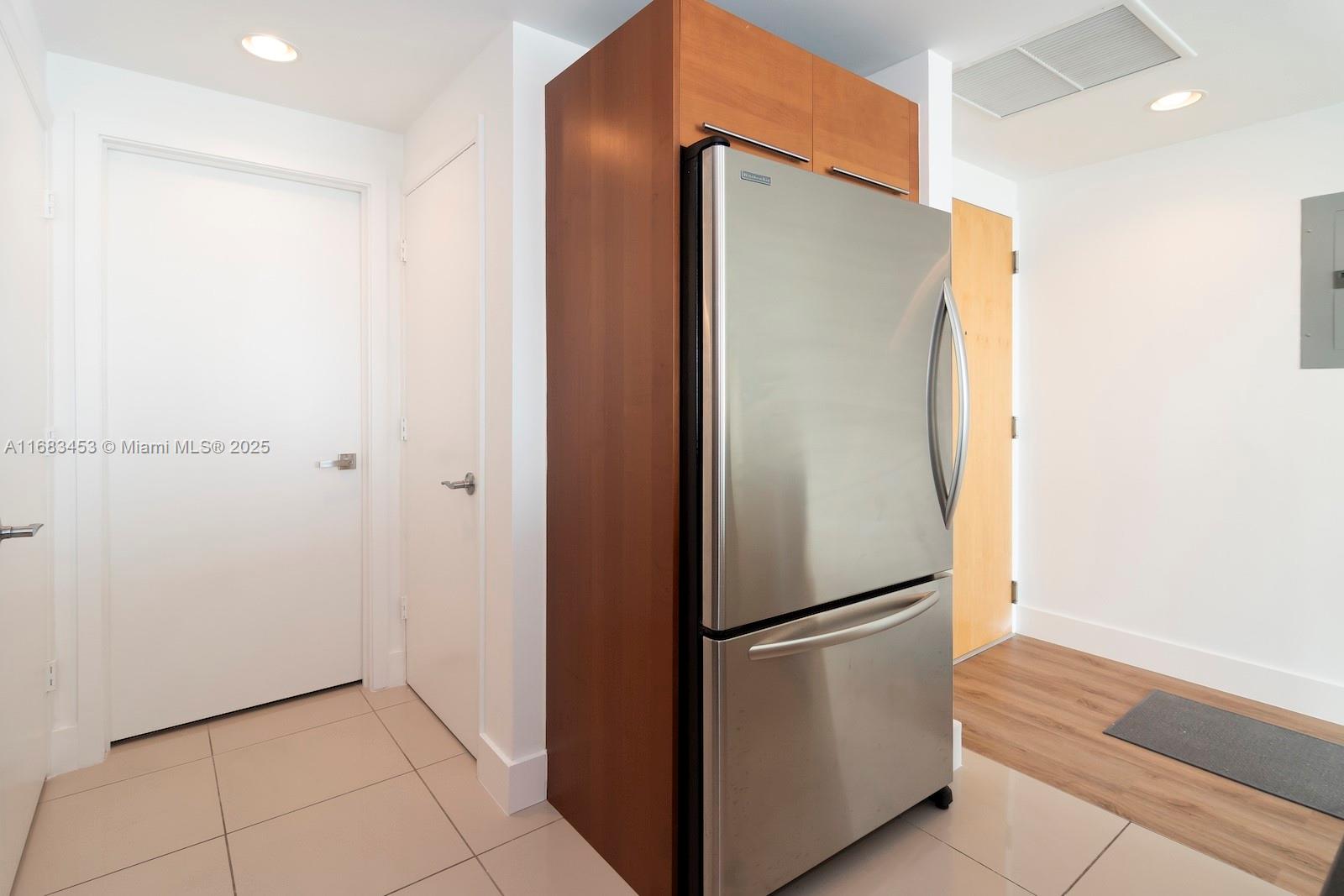 VIZCAYNE NORTH CONDO - Residential