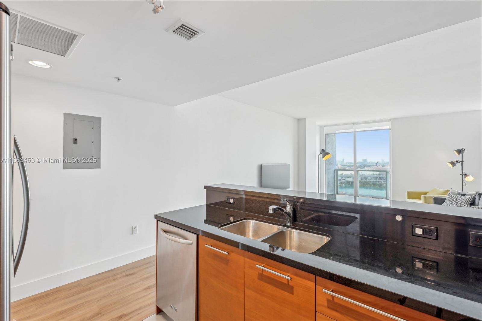 VIZCAYNE NORTH CONDO - Residential