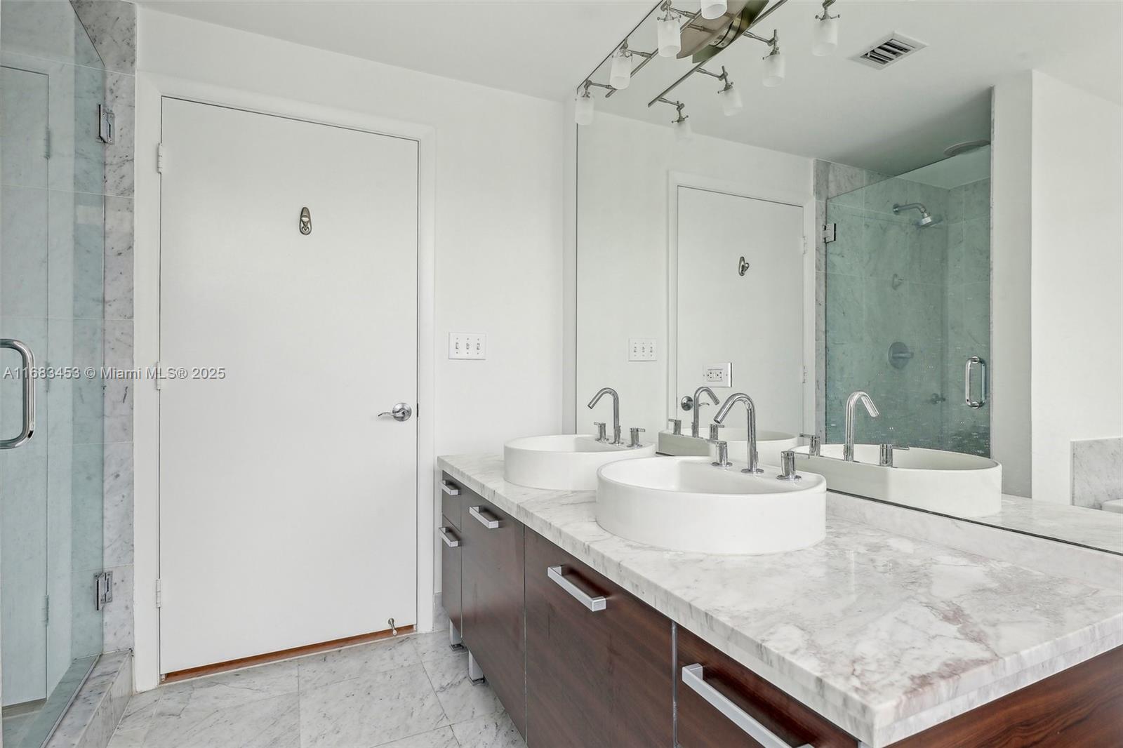 VIZCAYNE NORTH CONDO - Residential