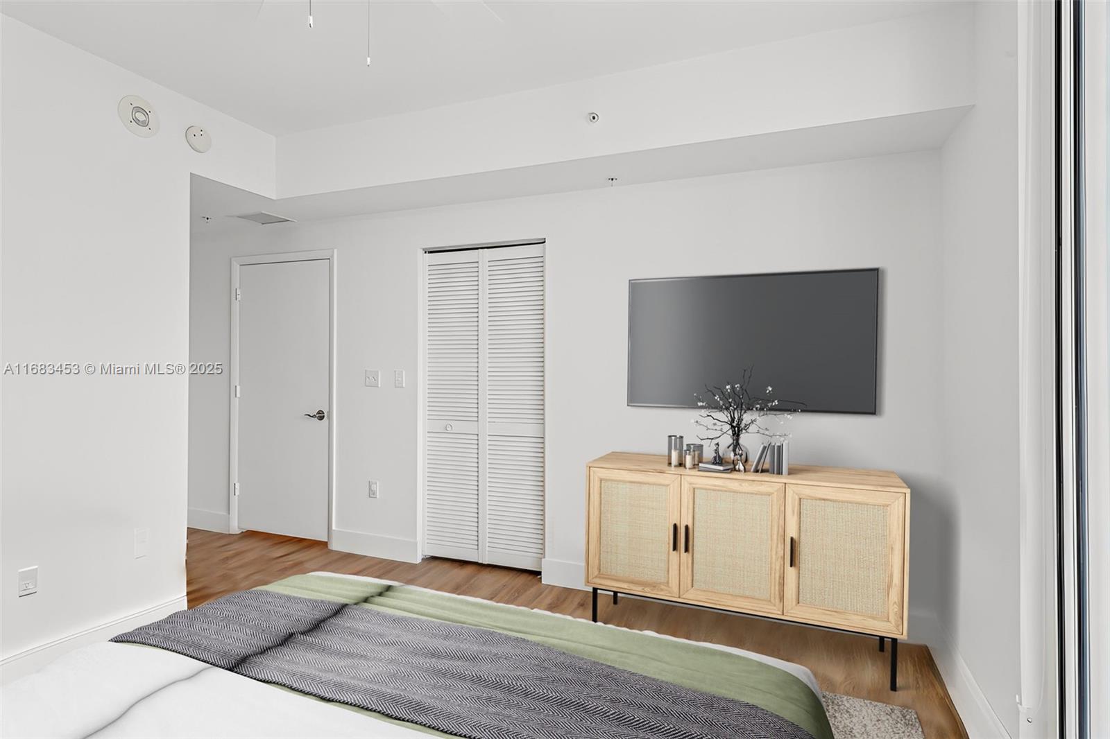 VIZCAYNE NORTH CONDO - Residential