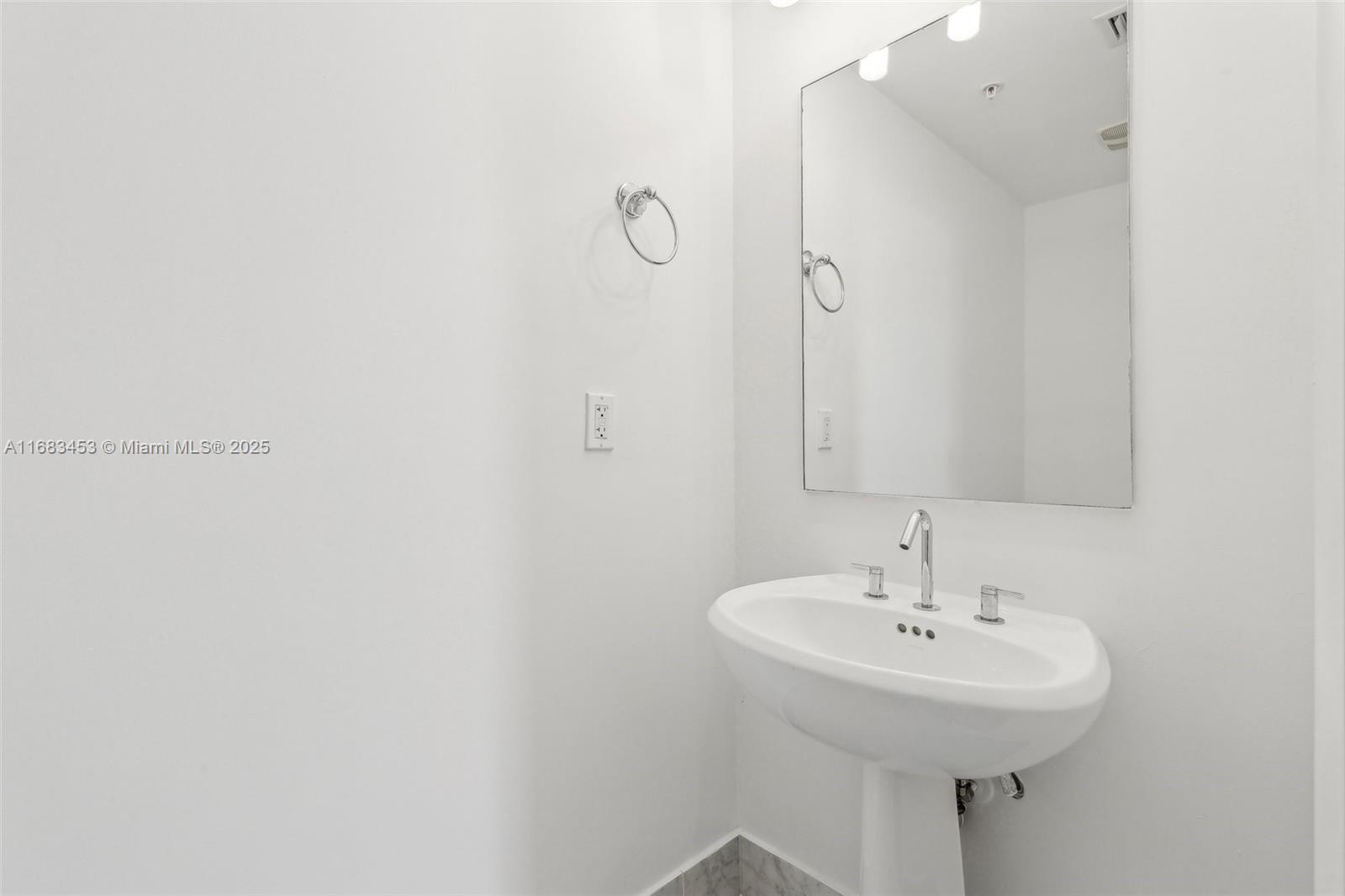 VIZCAYNE NORTH CONDO - Residential