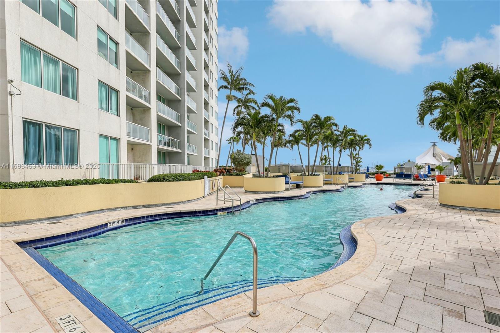 VIZCAYNE NORTH CONDO - Residential
