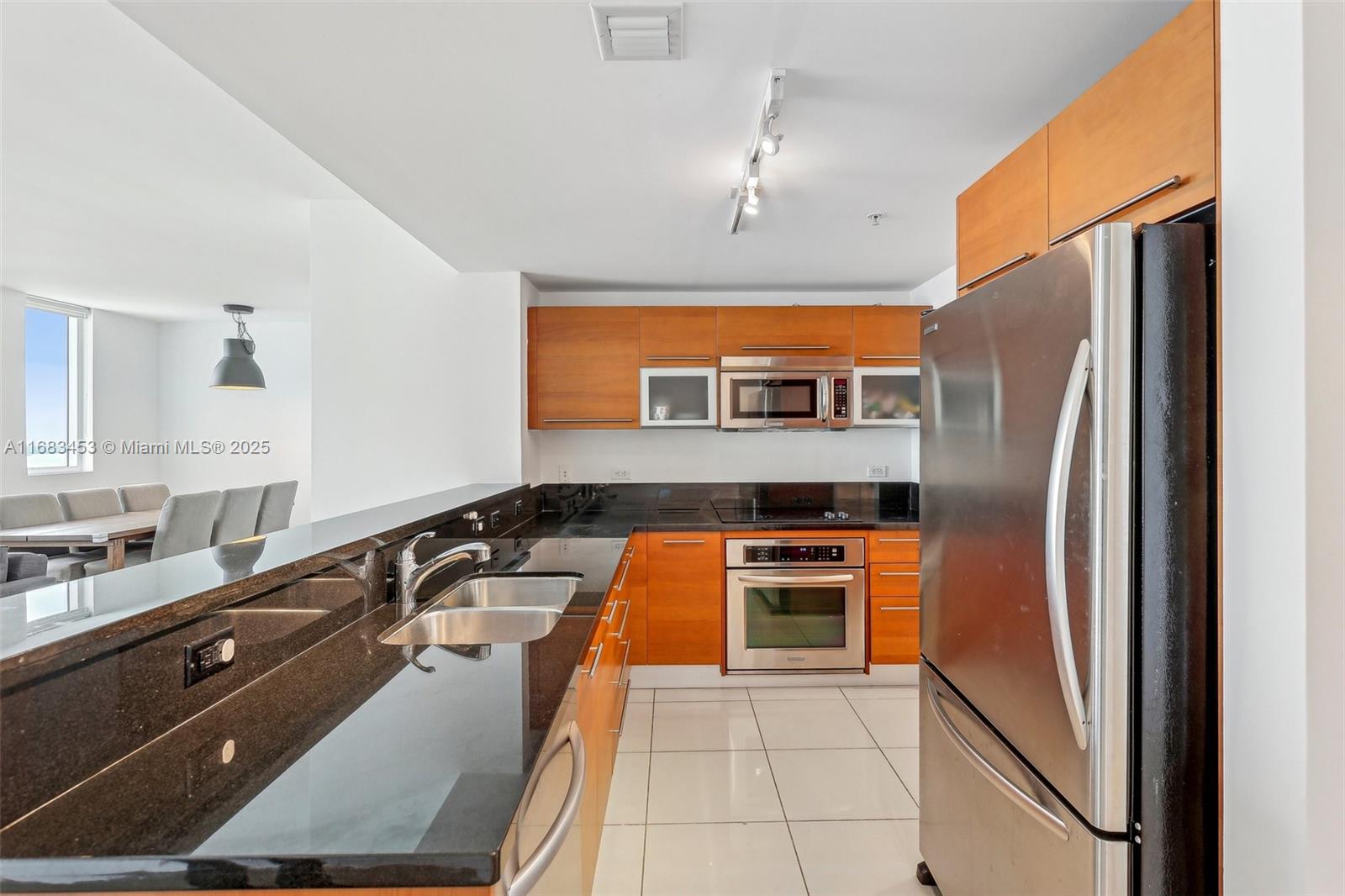 VIZCAYNE NORTH CONDO - Residential