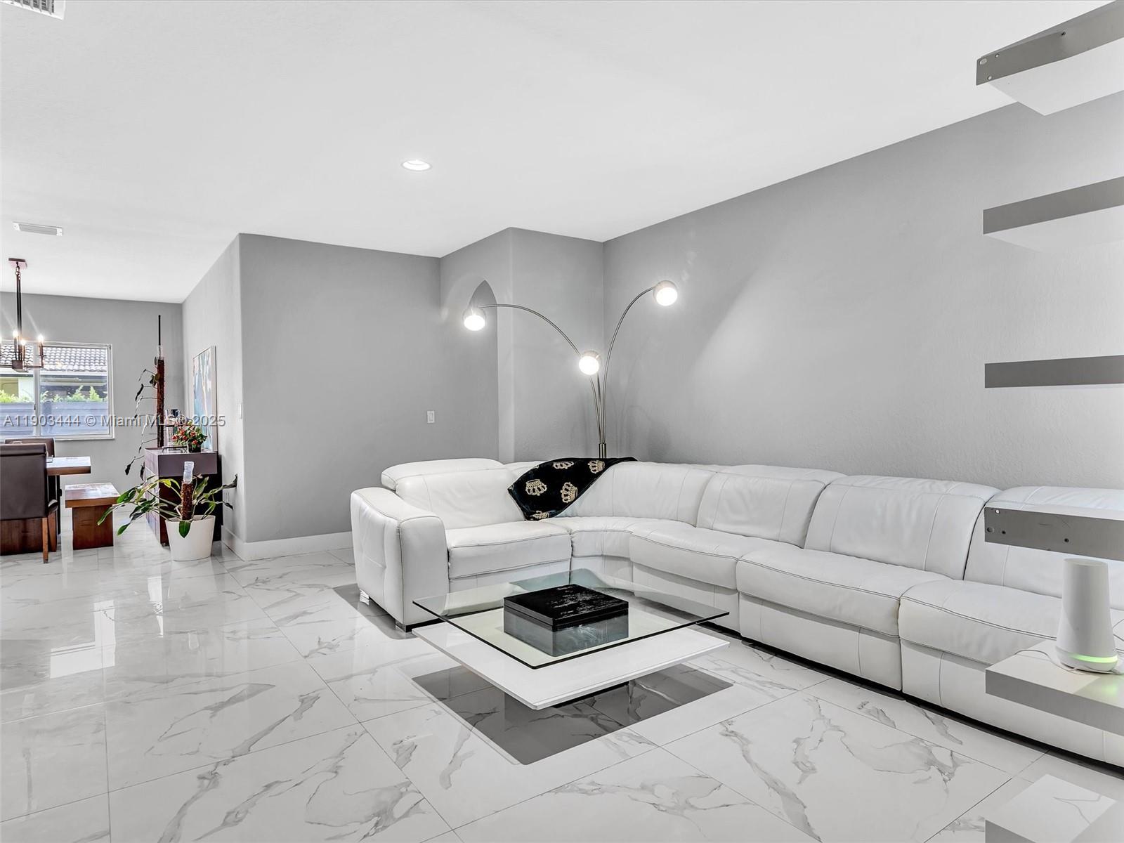 GENESIS OAK GARDENS - Residential