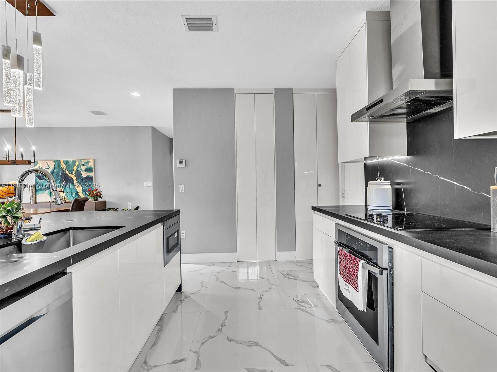 GENESIS OAK GARDENS - Residential