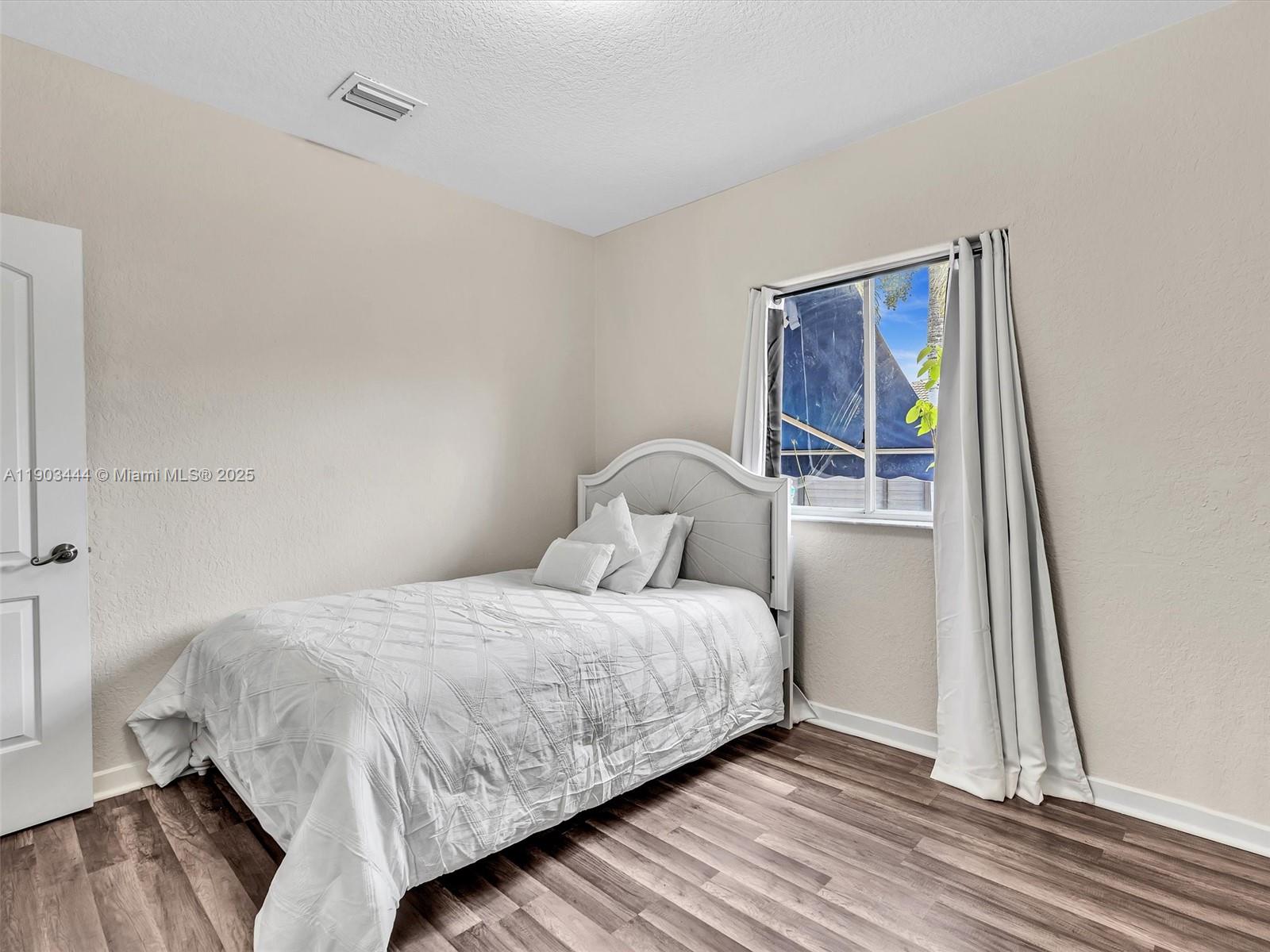 GENESIS OAK GARDENS - Residential