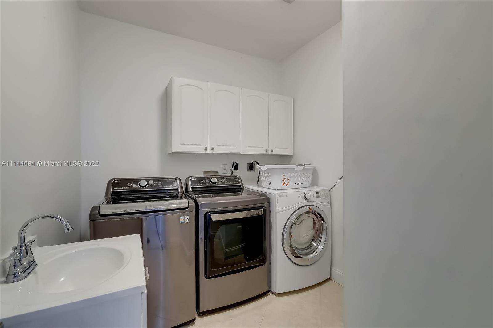 LAUDERDALE HARBORS - Residential