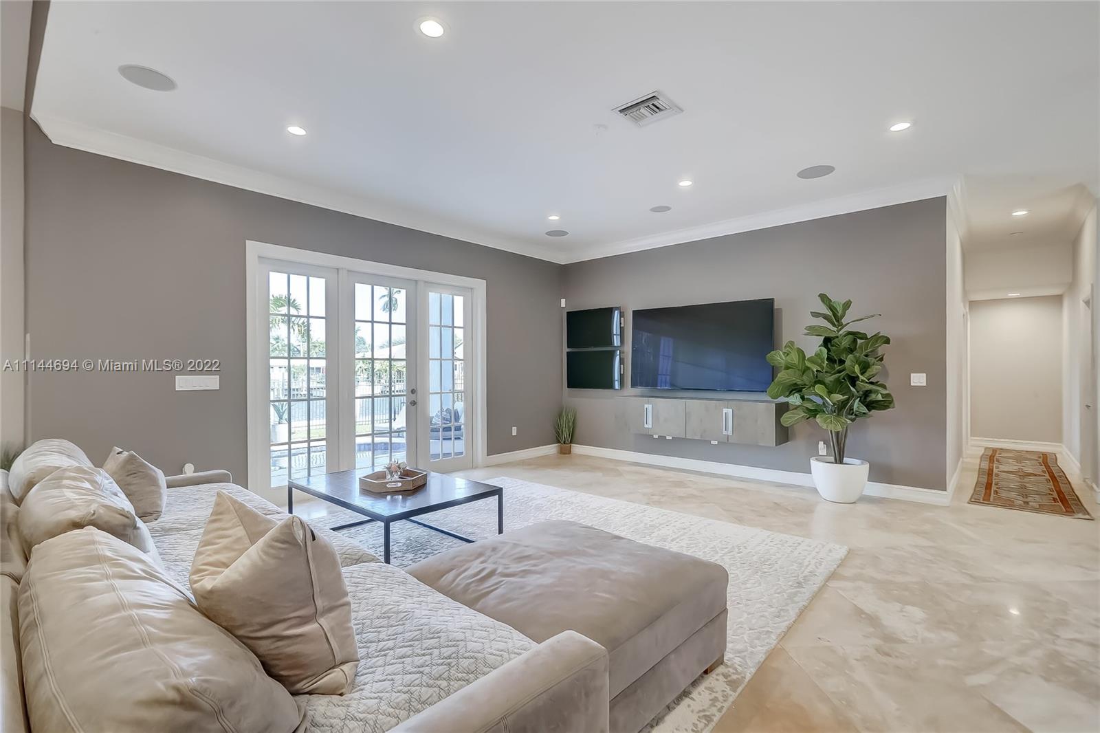 LAUDERDALE HARBORS - Residential