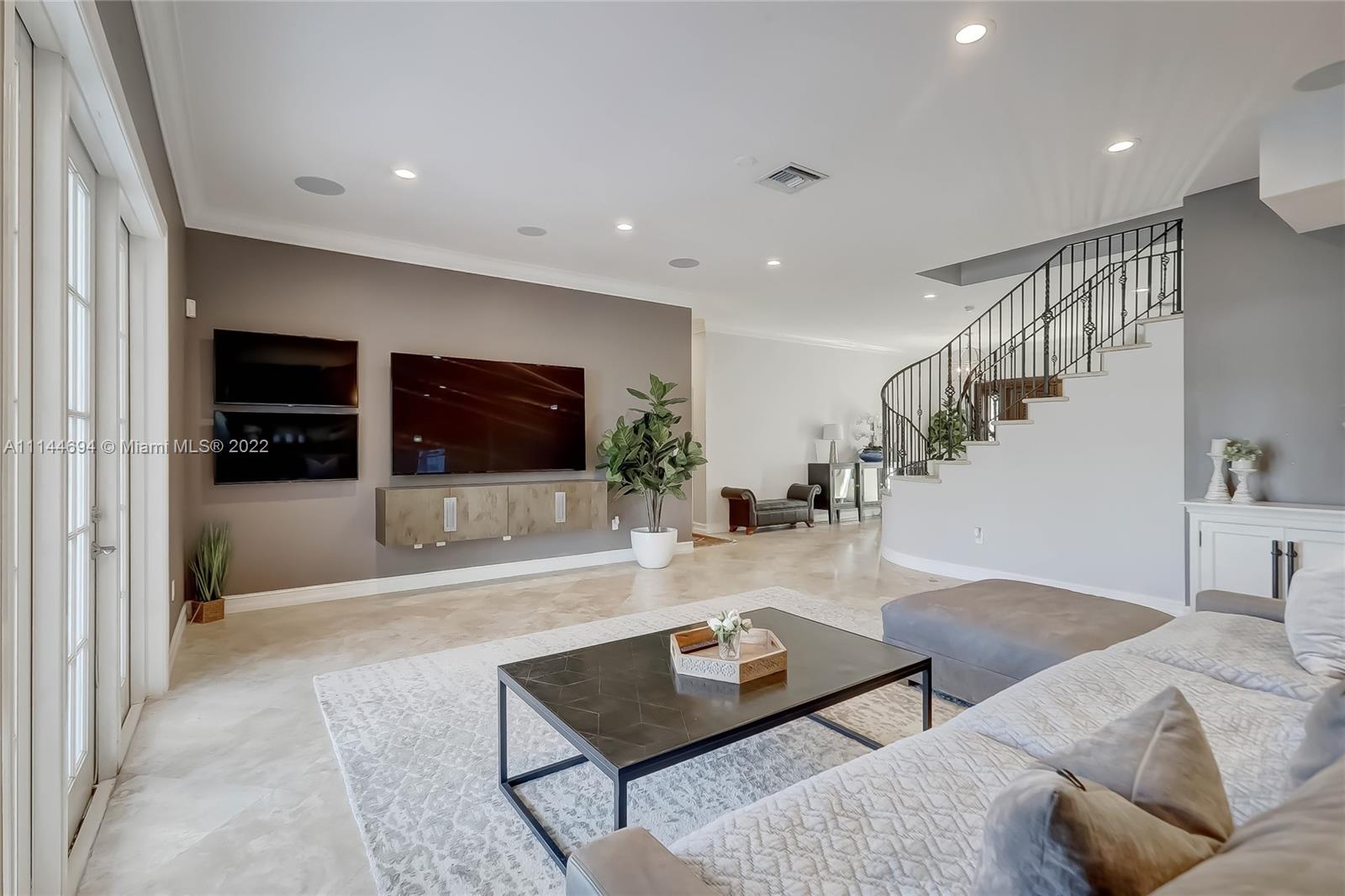 LAUDERDALE HARBORS - Residential