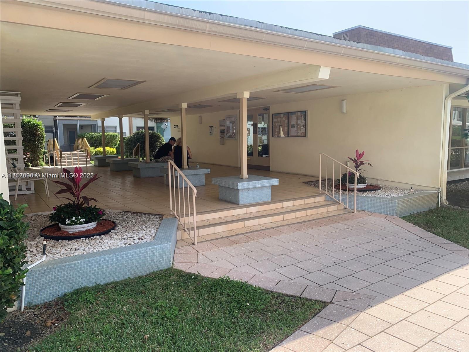 MAR-LEN GARDENS NO 10 COR - Residential