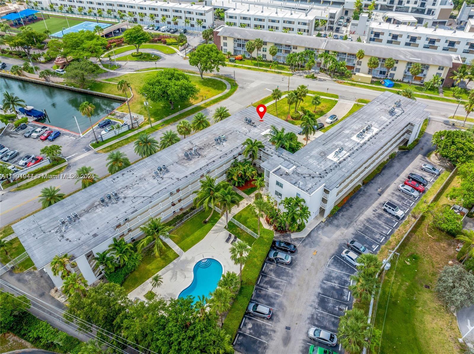 LIDO BAY MANOR - Residential