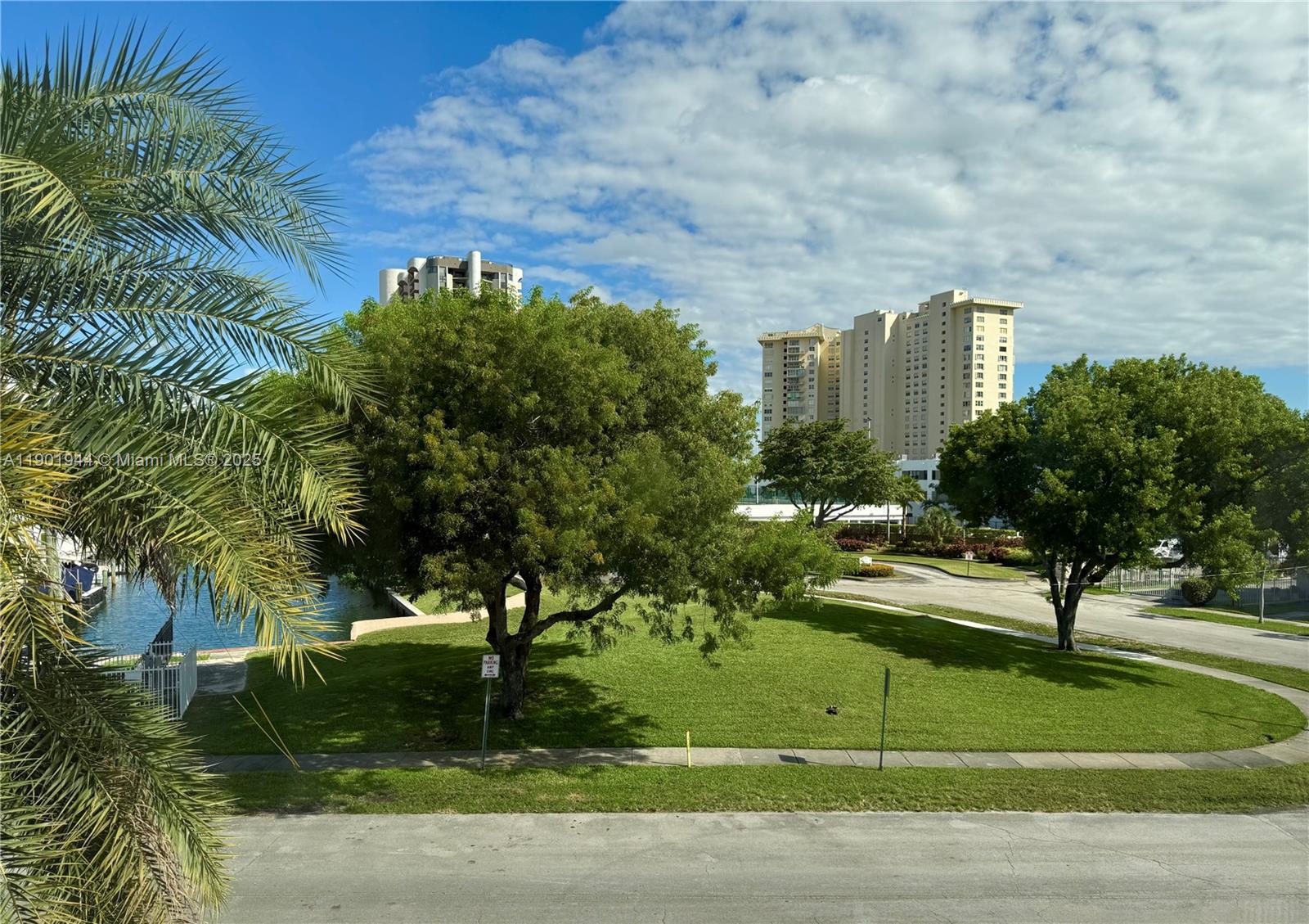 LIDO BAY MANOR - Residential