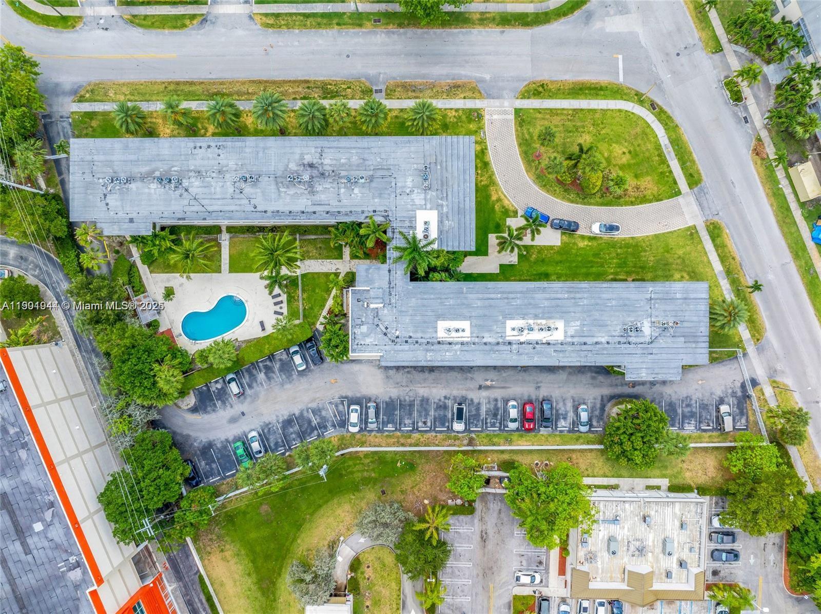LIDO BAY MANOR - Residential