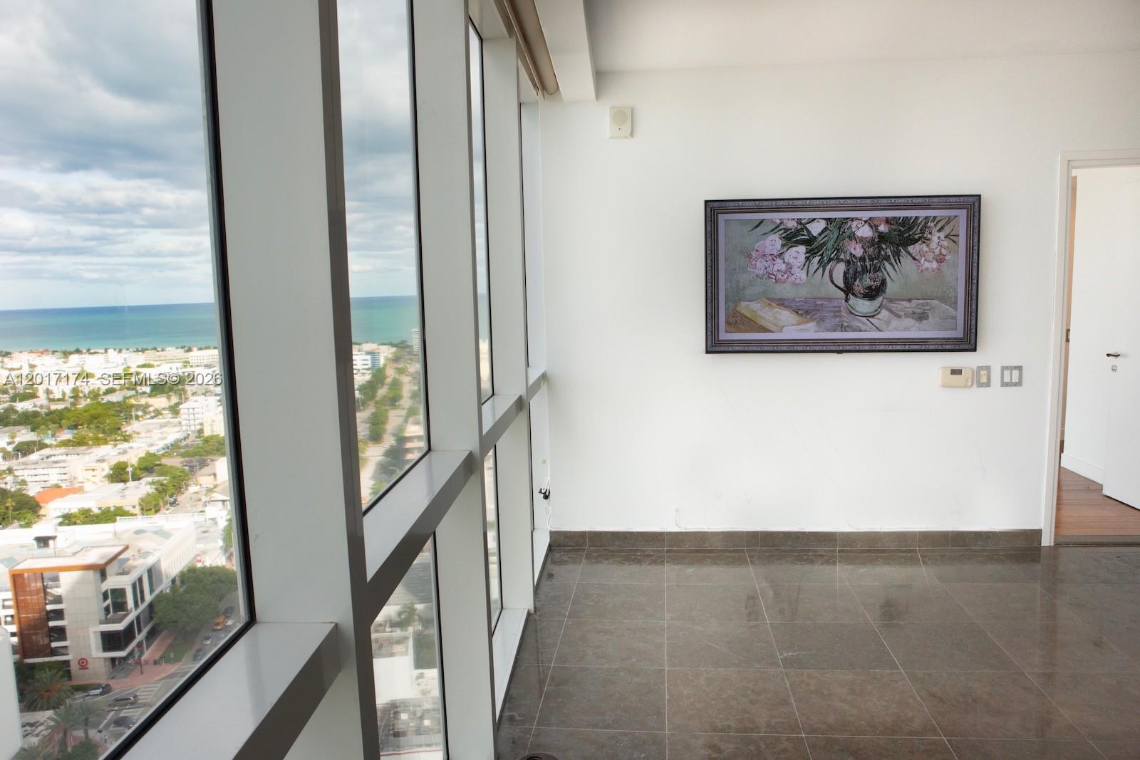 ICON CONDO - Residential