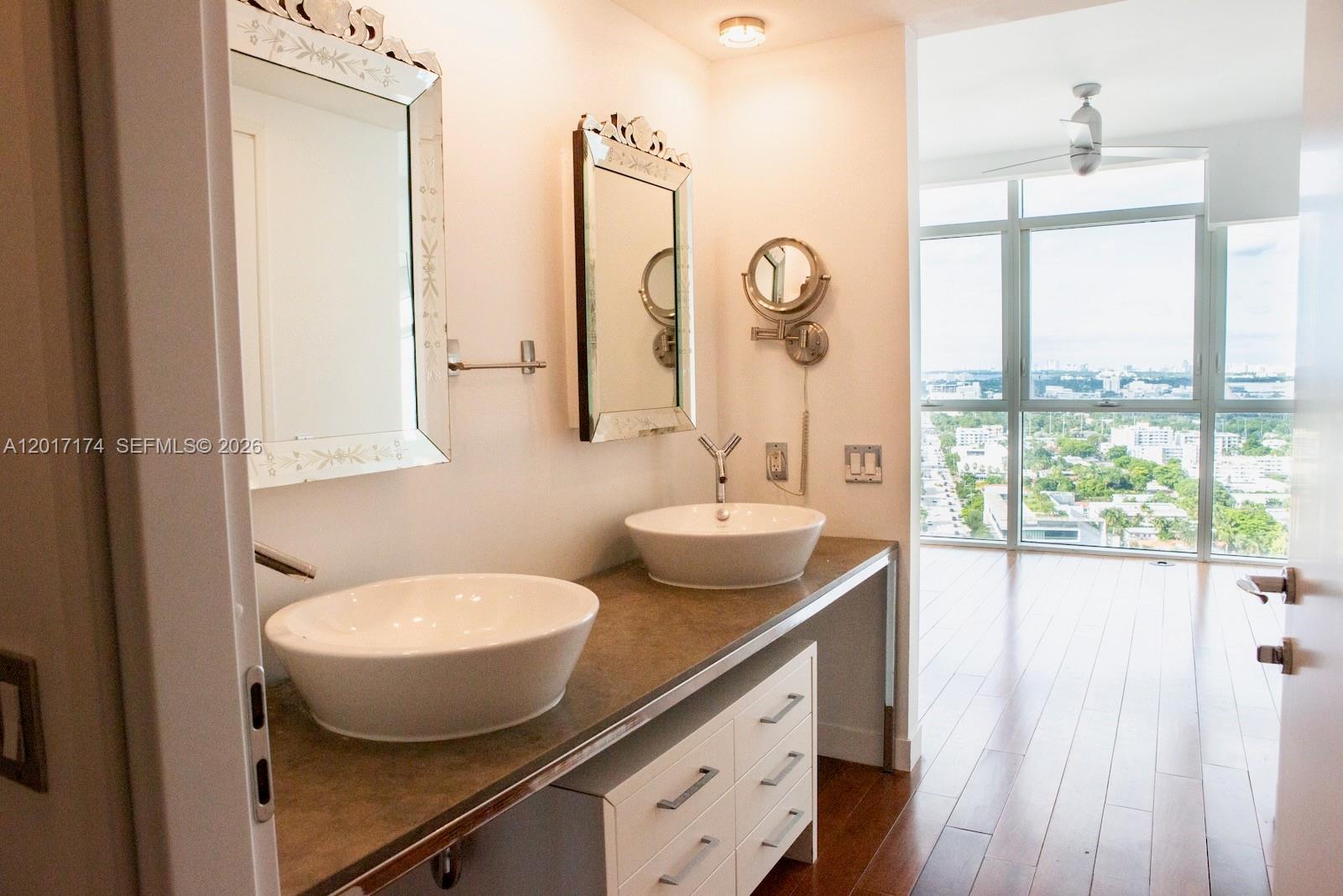 ICON CONDO - Residential