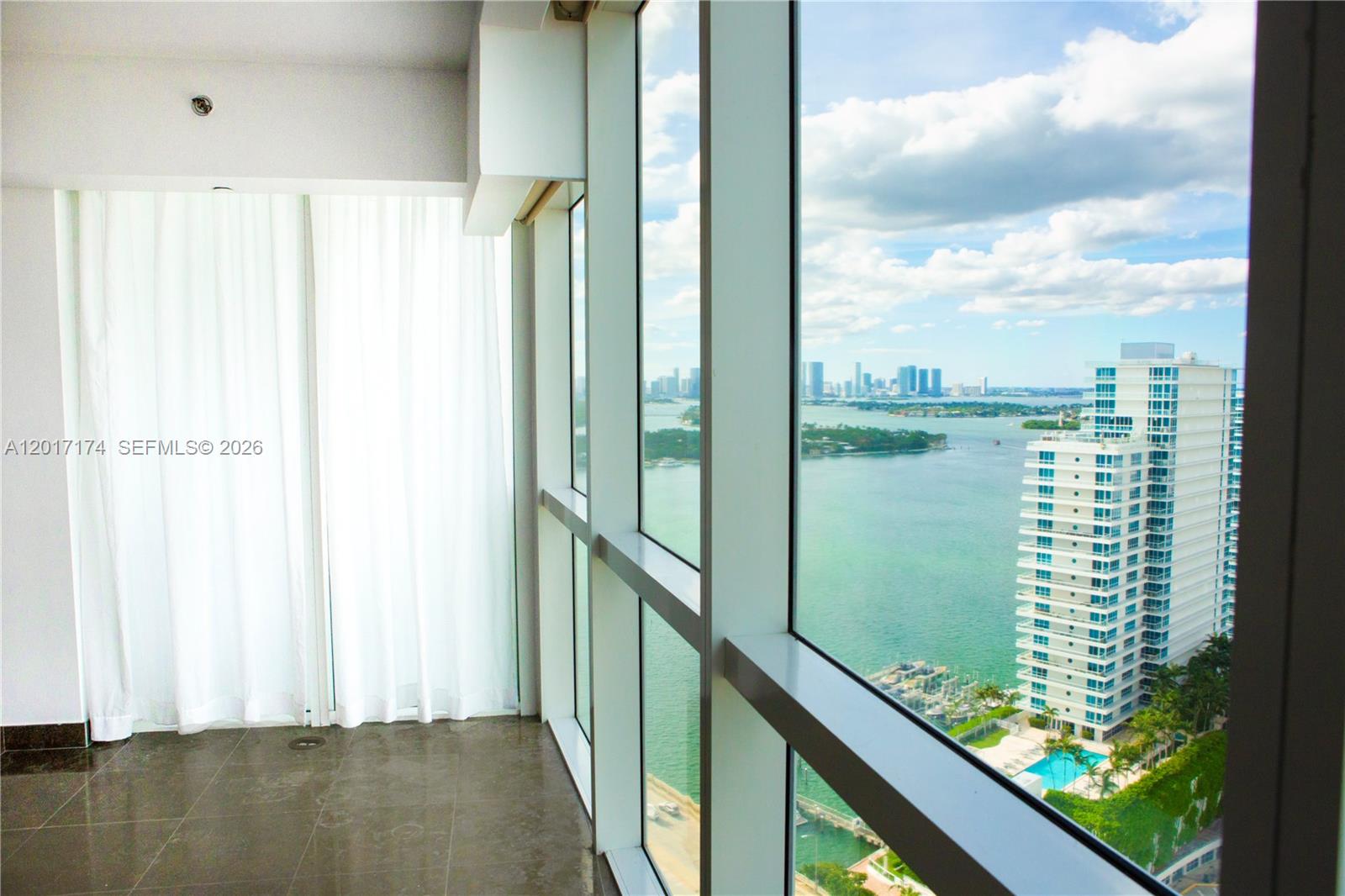 ICON CONDO - Residential