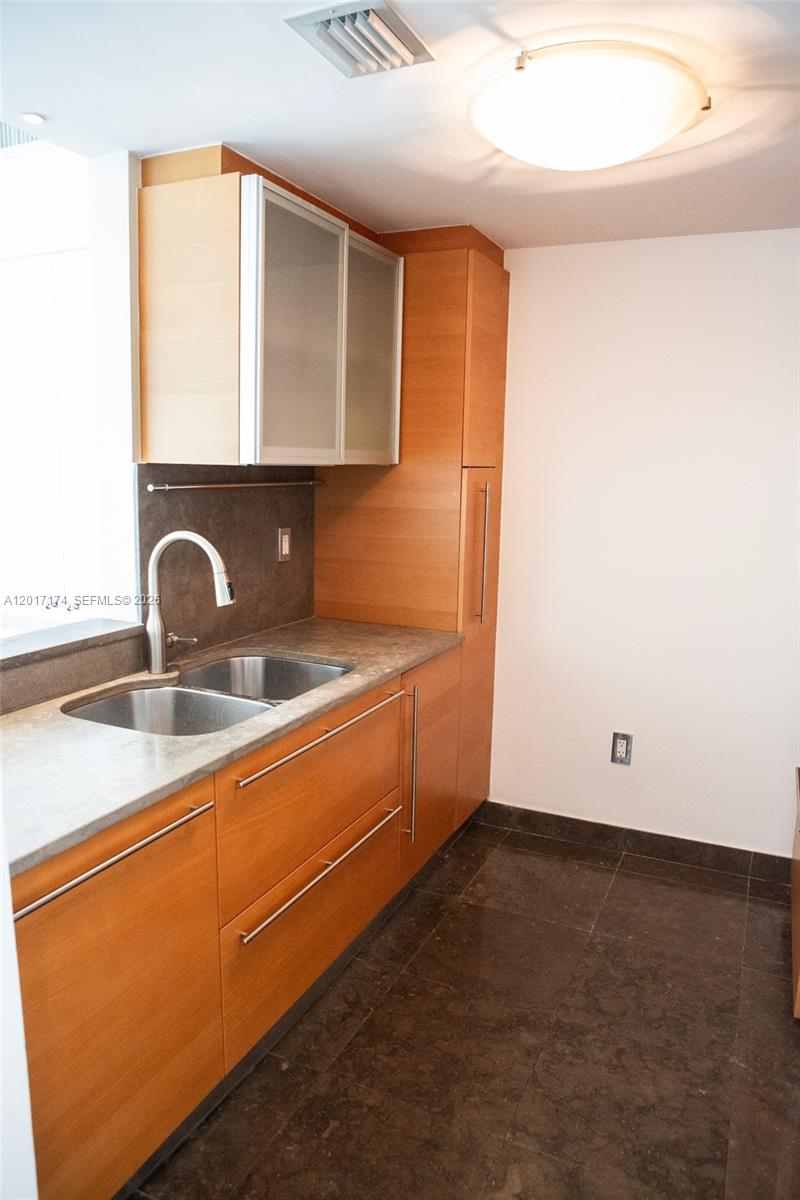 ICON CONDO - Residential