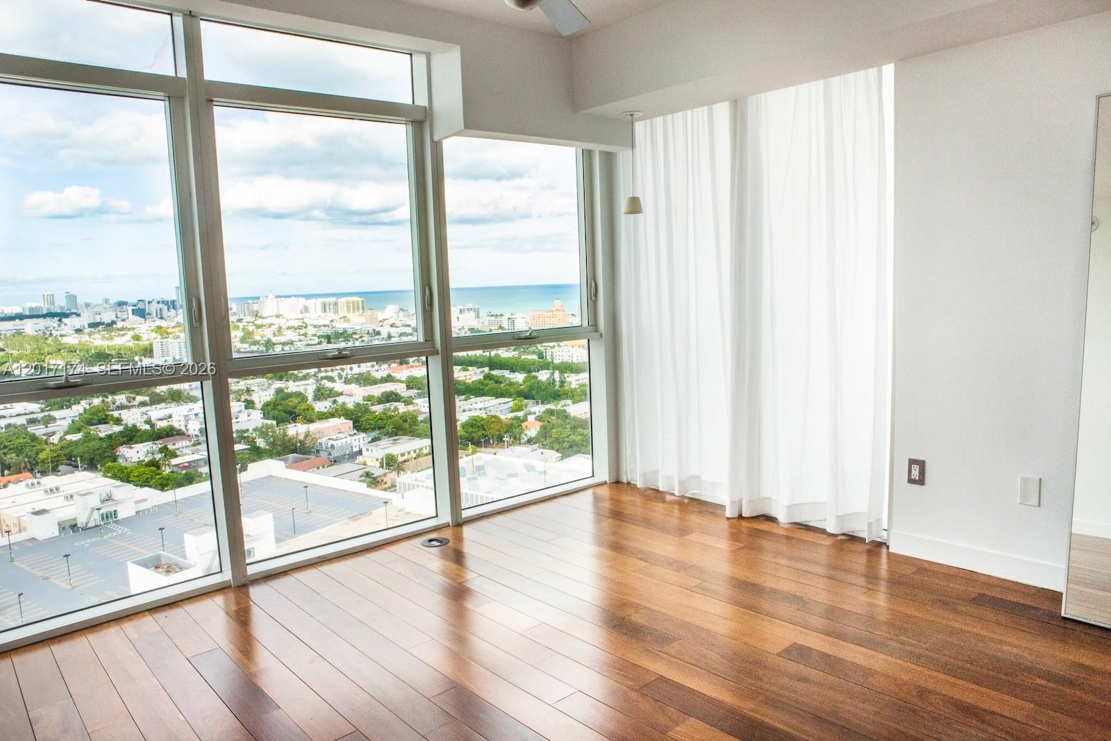 ICON CONDO - Residential