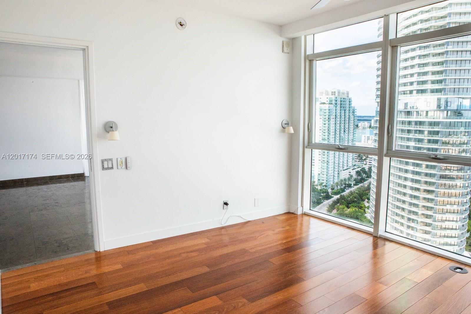 ICON CONDO - Residential