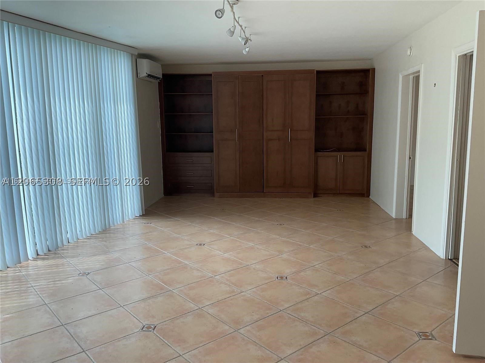 10178 Collins Ave 109